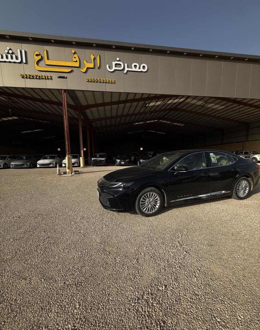كامري 2025 لون اسود LE للبيع