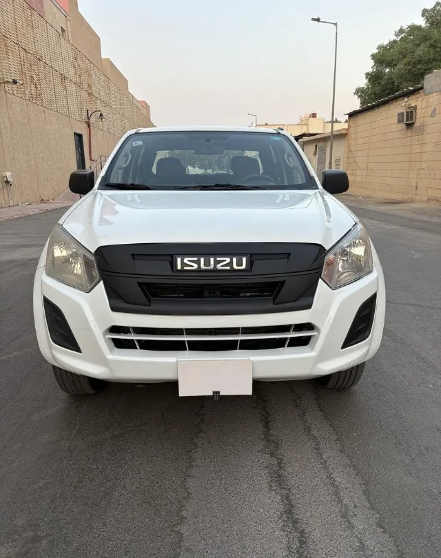 ايسوزو دي ماكس 2023 للبيع في الرياض — ممشى 372,000 كم