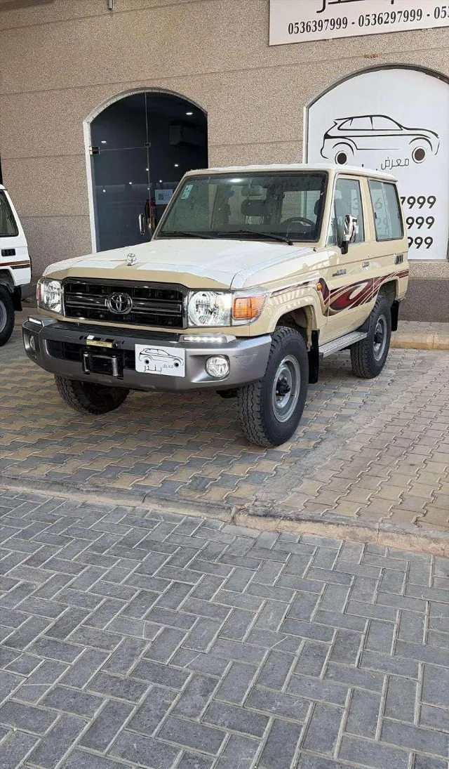 تويوتا · لاندكروزر 70 2014 للبيع في بريدة — ممشى 339,000 كم