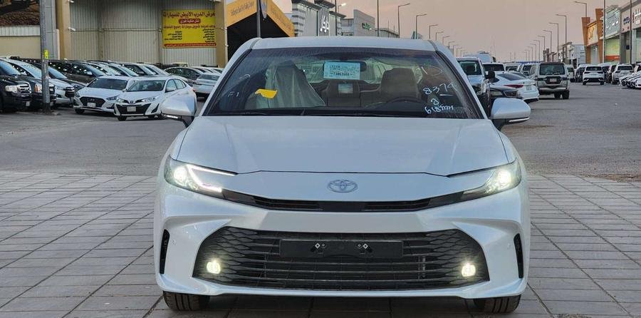 تويوتا كامري E بنزين 2026 أقساط وكاش
