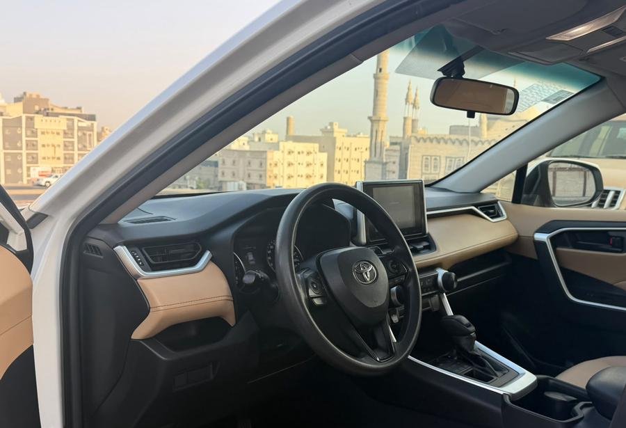 تويوتا راف فور الموديل 2023 السعر 83000