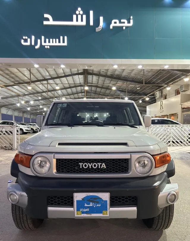 تويوتا اف جي كروزر 2015 للبيع في حفر الباطن — ممشى 543,000 كم