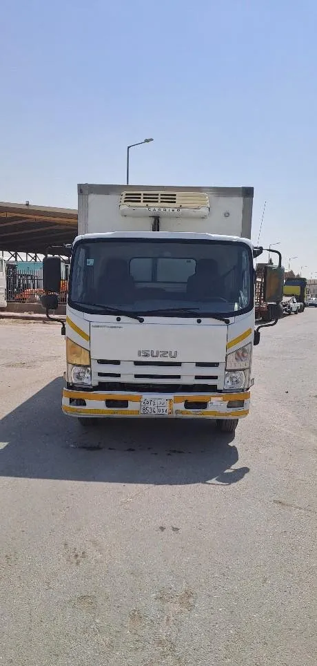 ايسوزو · ان بي ار 2014 للبيع في الرياض — ممشى 700,000 كم
