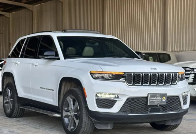 جيب شيروكي 2023 للبيع في الرياض — ممشى 34,000 كم