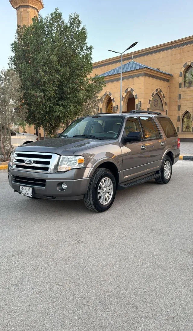 فورد · اكسبديشن 2014 للتنازل في الرياض — ممشى 130,000 كم