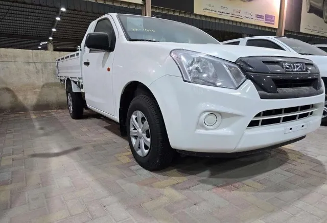 ايسوزو · دي ماكس STANDARD 2025 للبيع في الدمام — ممشى 1 كم
