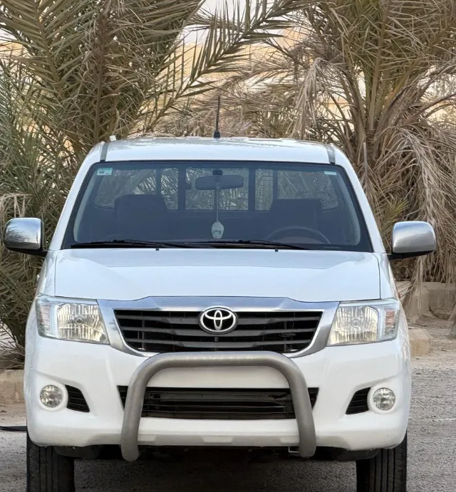 تويوتا هايلكس 2012 للبيع في الرياض — ممشى 164,000 كم