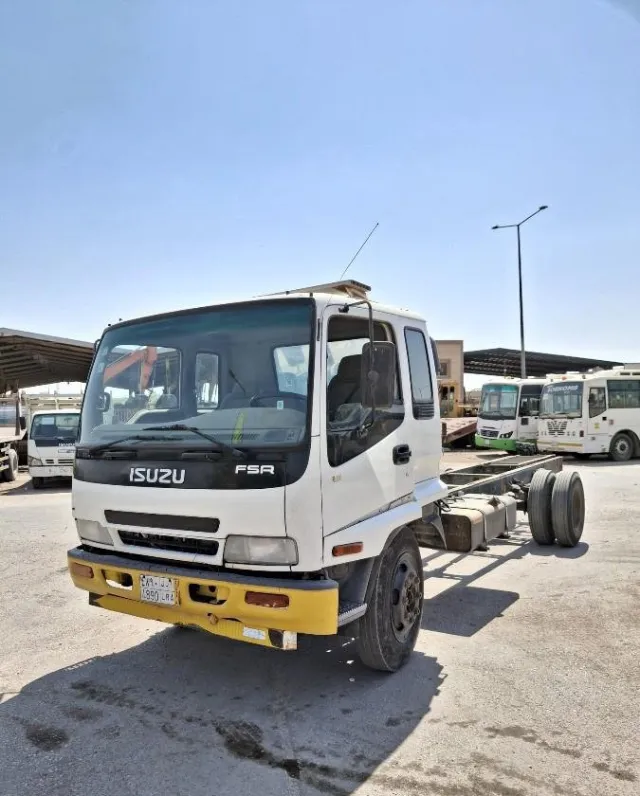ايسوزو · اف اس ار 2014 للبيع في الرياض — ممشى 800 كم