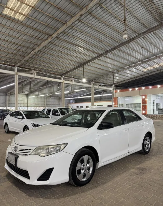 تويوتا · كامري STANDARD 2014 للبيع في حفر الباطن — ممشى 385,000 كم