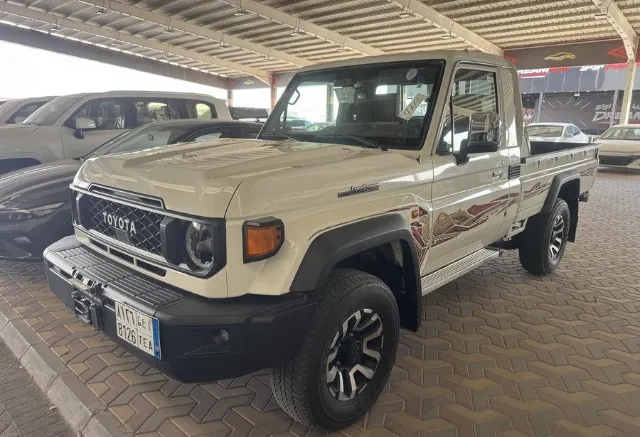 تويوتا · لاندكروزر 70 2025 للبيع في الرياض — ممشى 48,000 كم