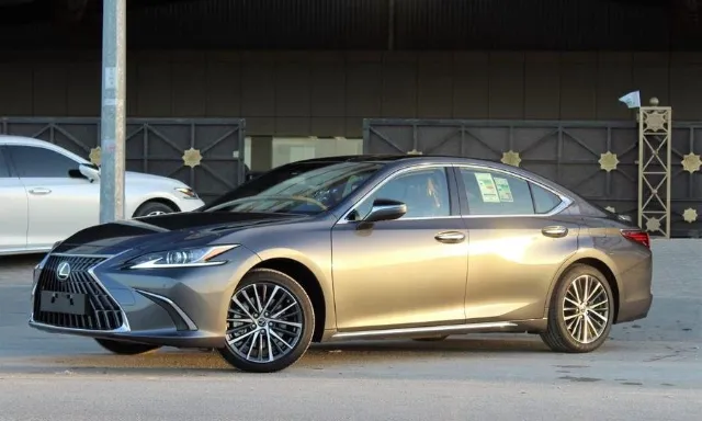 لكزس · اي اس 350 2025 للبيع في الرياض