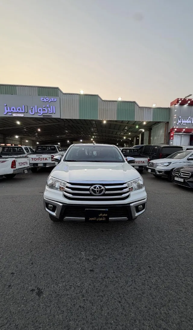 تويوتا هايلكس 2018 للبيع في جدة — ممشى 200,000 كم