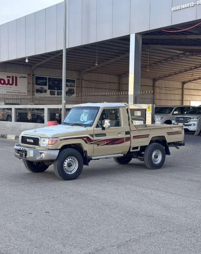 تويوتا · لاندكروزر 70 2015 للبيع في الرس — ممشى 528,000 كم