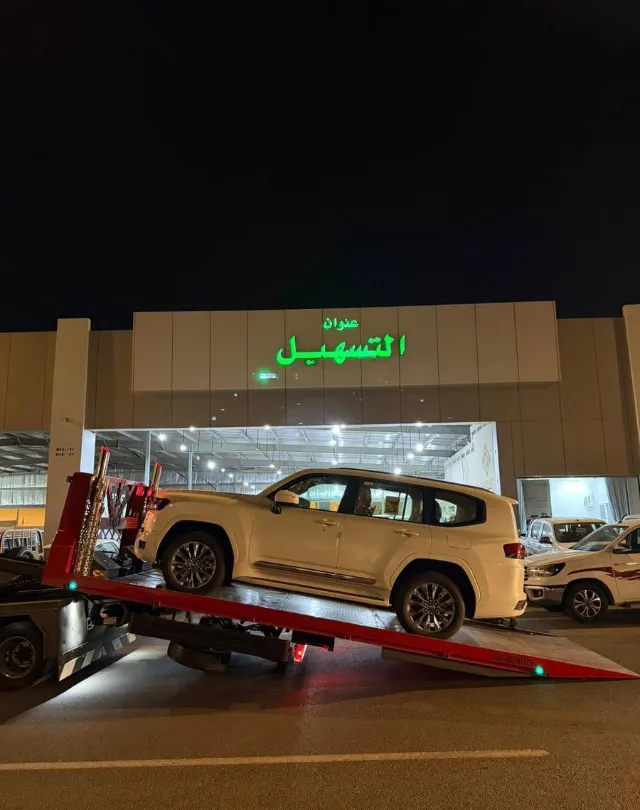 تويوتا · لاندكروزر 2024 للبيع في أبها — ممشى 30,000 كم