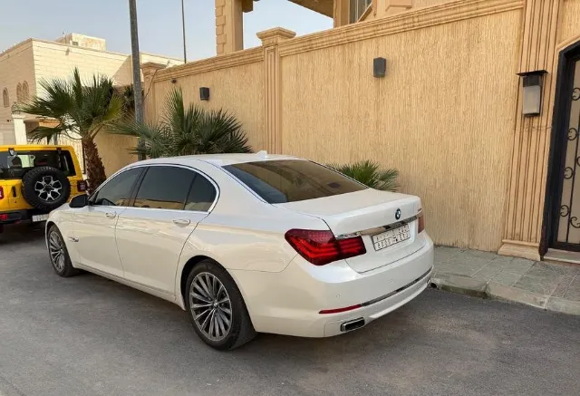 بي ام دبليو · الفئة السابعة 2014 للبيع في الرياض — ممشى 137,000 كم
