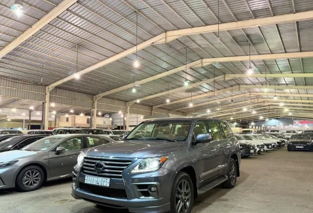 لكزس · ال اكس 570 2015 للبيع في جدة — ممشى 87,000 كم