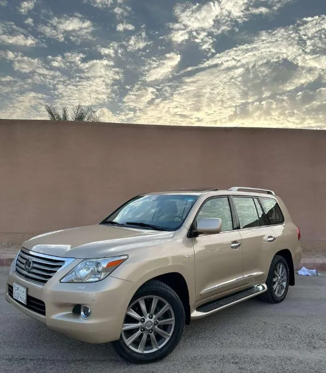 لكزس ال اكس 2009 للبيع في الرياض — ممشى 232,000 كم
