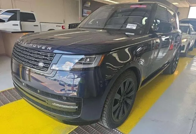 رينج روفر 2023 للبيع في الرياض — ممشى 67,000 ميل