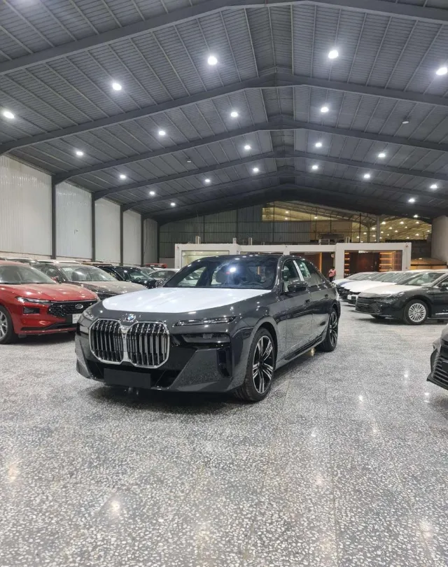 بي ام دبليو · الفئة السابعة 2026 للبيع في الرياض — ممشى 459,900 كم