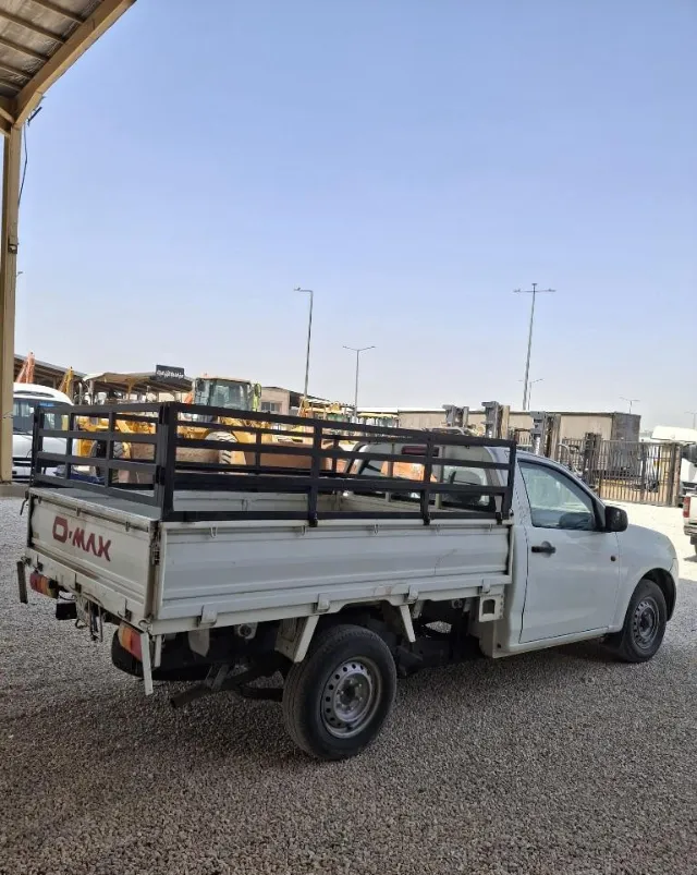ايسوزو · دي ماكس 2015 للبيع في الرياض — ممشى 293,000 كم