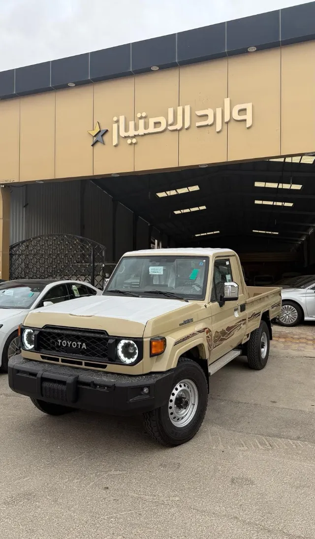 تويوتا · لاندكروزر 70 2025 للبيع في بريدة — ممشى 0 كم