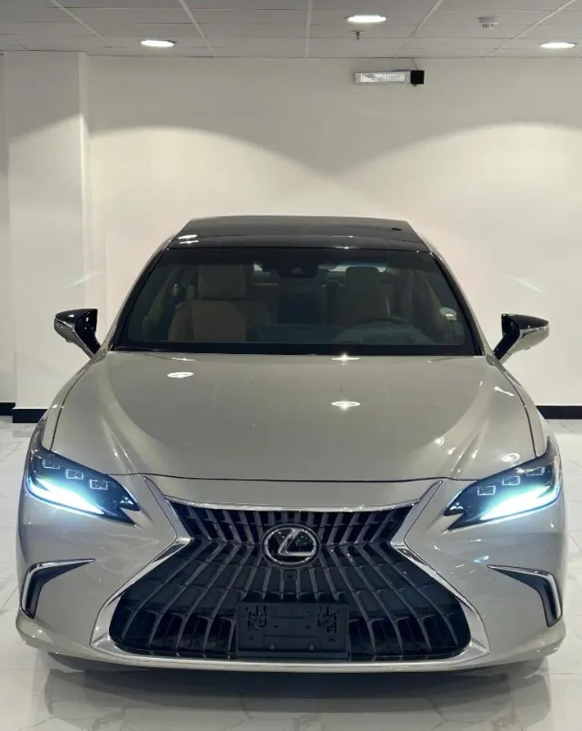 لكزس اي اس 350 2024 للبيع في جدة — ممشى 1,000 كم