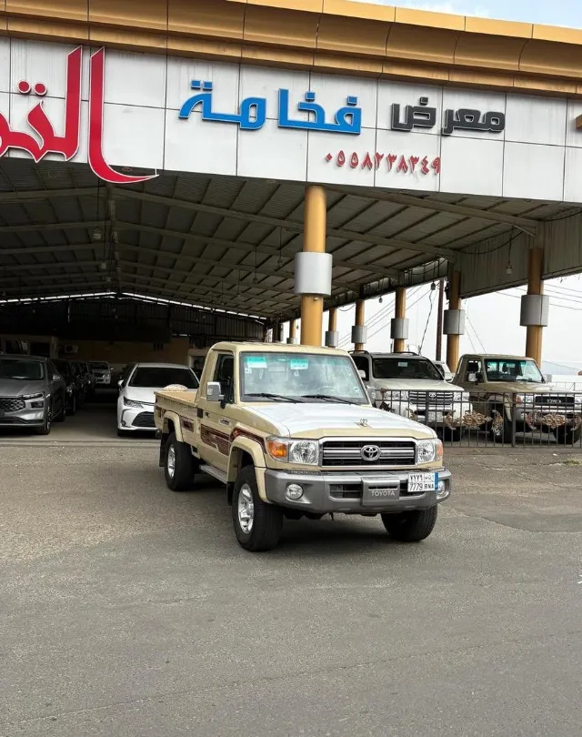 تويوتا · لاندكروزر 70 2013 للبيع في أبها — ممشى 237,000 كم