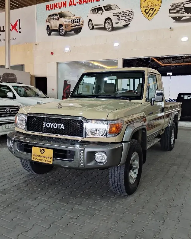 تويوتا لاندكروزر 70 STANDARD 2022 للبيع في الرياض — ممشى 102,000 كم