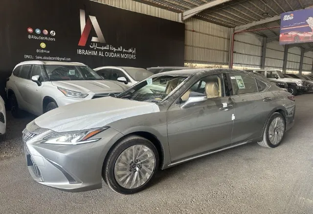 لكزس · اي اس 2025 للبيع في الرياض
