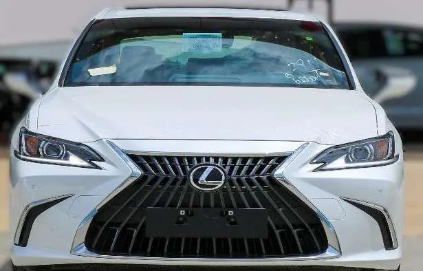 لكزس · اي اس 2025 للبيع في الرياض