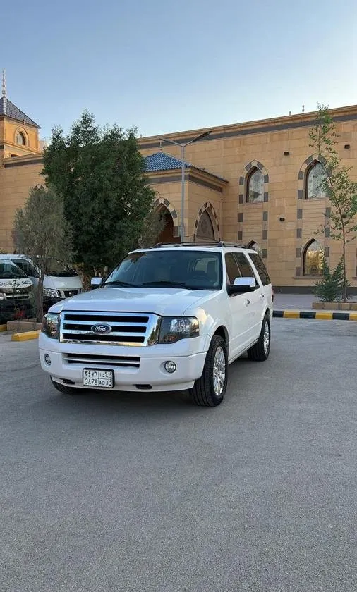 فورد · اكسبديشن 2013 للتنازل في الرياض — ممشى 125,000 كم