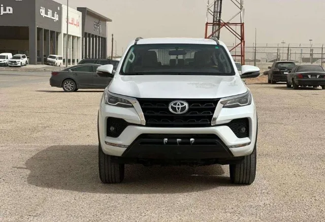 تويوتا · فورتشنر 2023 للبيع في الرياض — ممشى 102,000 كم
