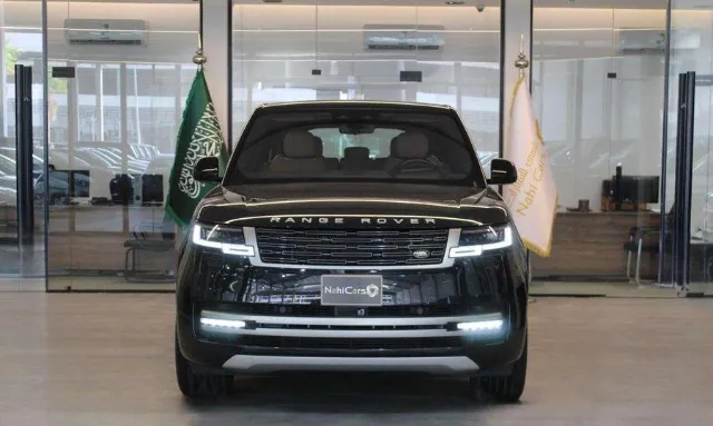رينج روفر 2023 للبيع في الرياض — ممشى 70,000 كم