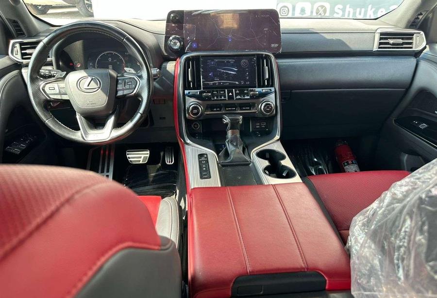 لكزس LX600 اف سبورت موديل 2022 سعودي عليها بي بي اف كامل