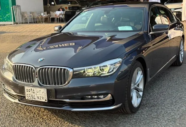 بي ام دبليو الفئة السابعة 2018 للبيع في جدة — ممشى 86,000 كم