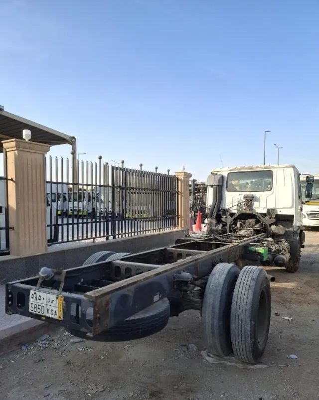 ايسوزو · اف اس ار 2013 للبيع في الرياض — ممشى 900,000 كم