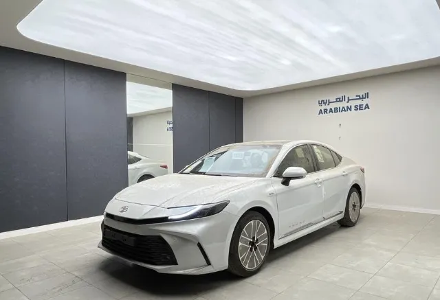 تويوتا · كامري 2025 للبيع في بريدة — ممشى 4 كم