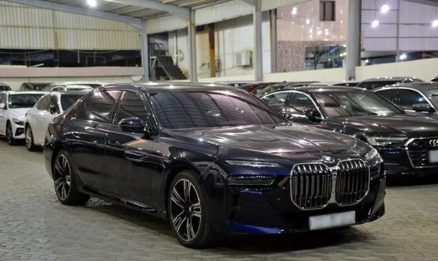 بي ام دبليو · الفئة السابعة 2023 للبيع في جدة — ممشى 32,000 كم