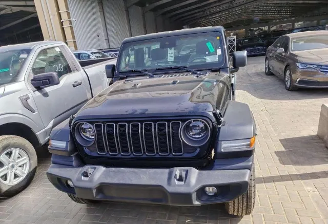 جيب رانجلر STANDARD 2025 للبيع في الرياض