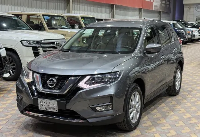 نيسان اكس تريل 2021 للبيع في الرياض — ممشى 165,000 كم