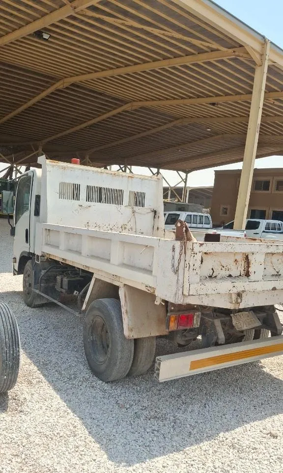ايسوزو · ان بي ار 2010 للبيع في الرياض — ممشى 242,000 كم