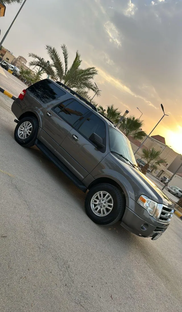 فورد · اكسبديشن 2013 للتنازل في الرياض — ممشى 117,000 كم