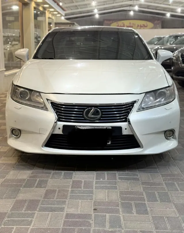 لكزس · اي اس 350 2013 للبيع في الرياض — ممشى 295,000 كم