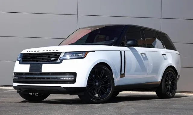 رينج روفر 2023 للبيع في الرياض — ممشى 79,800 كم