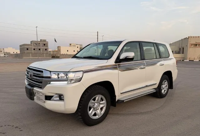 تويوتا لاندكروزر 2016 للبيع في حفر الباطن — ممشى 470,000 كم