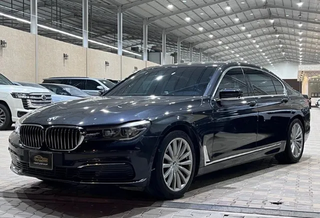 بي ام دبليو · الفئة السابعة 2019 للبيع في الرياض — ممشى 104,000 كم