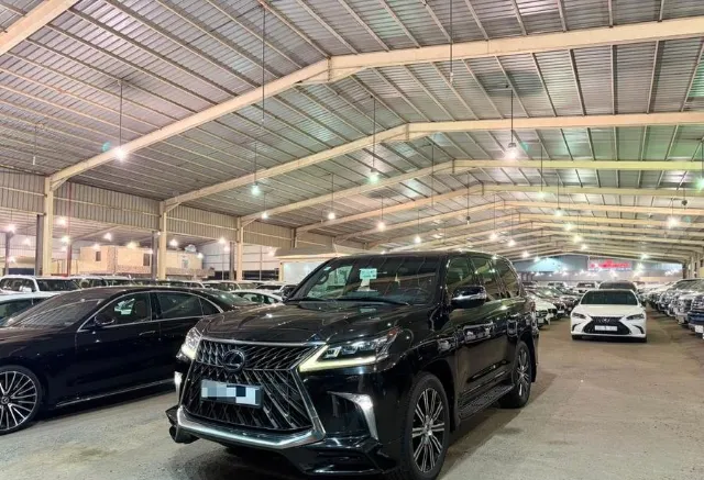 لكزس · ال اكس 570 2018 للبيع في جدة — ممشى 107,000 كم