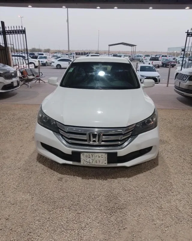 هوندا أكورد 2015 للبيع في الرياض — ممشى 550,000 كم