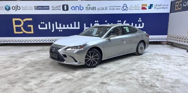 لكزس · اي اس 2025 للبيع في الدمام — ممشى 2 كم