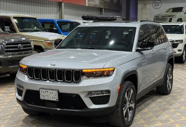 جيب جراند شيروكي 2023 للبيع في الرياض — ممشى 64,000 كم